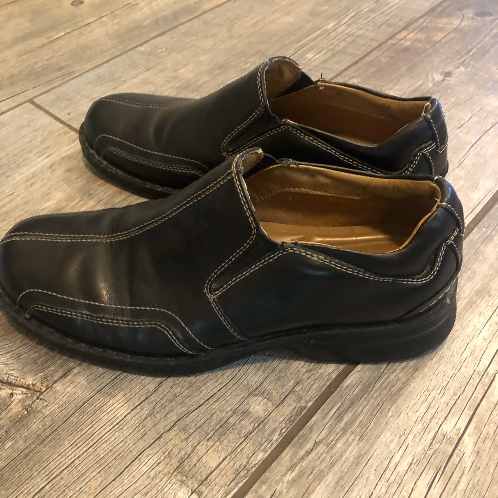 Men’s Dockers slip on dress shoe, size 8.5